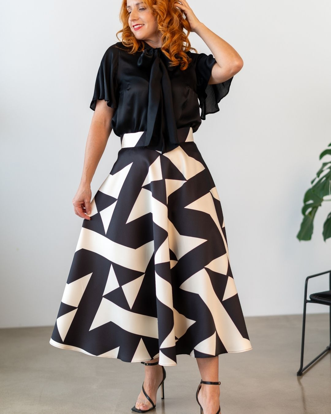 DAPHNE - exkluzívna sukňa "black geometry" - Image 6